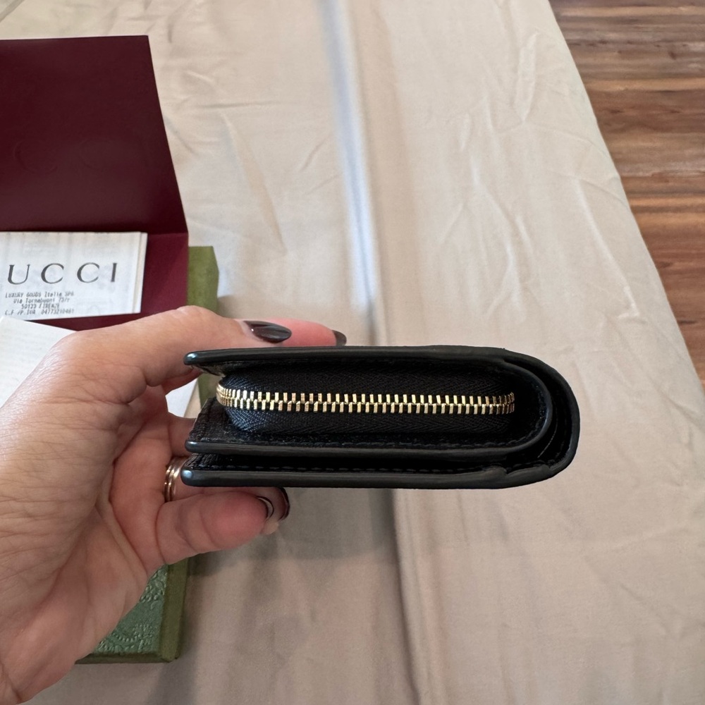Gucci Black Leather Wallet with Gold Lettering - Picture 8 of 9